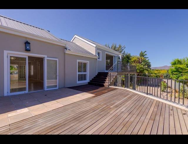 5 BEDROOM PROPERTY TO RENT IN CONSTANTIA